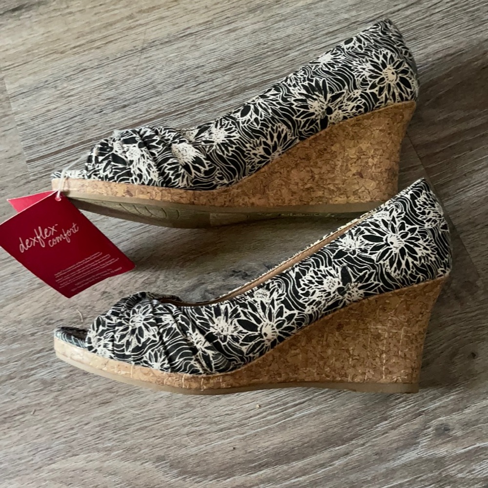 dexflex comfort Floral Black and Cream Wedge Sandals - Picture 16 of 16